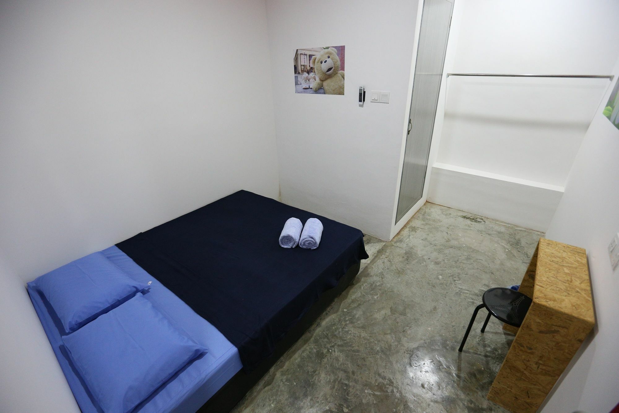 Noisy Room Kuching Bagian luar foto