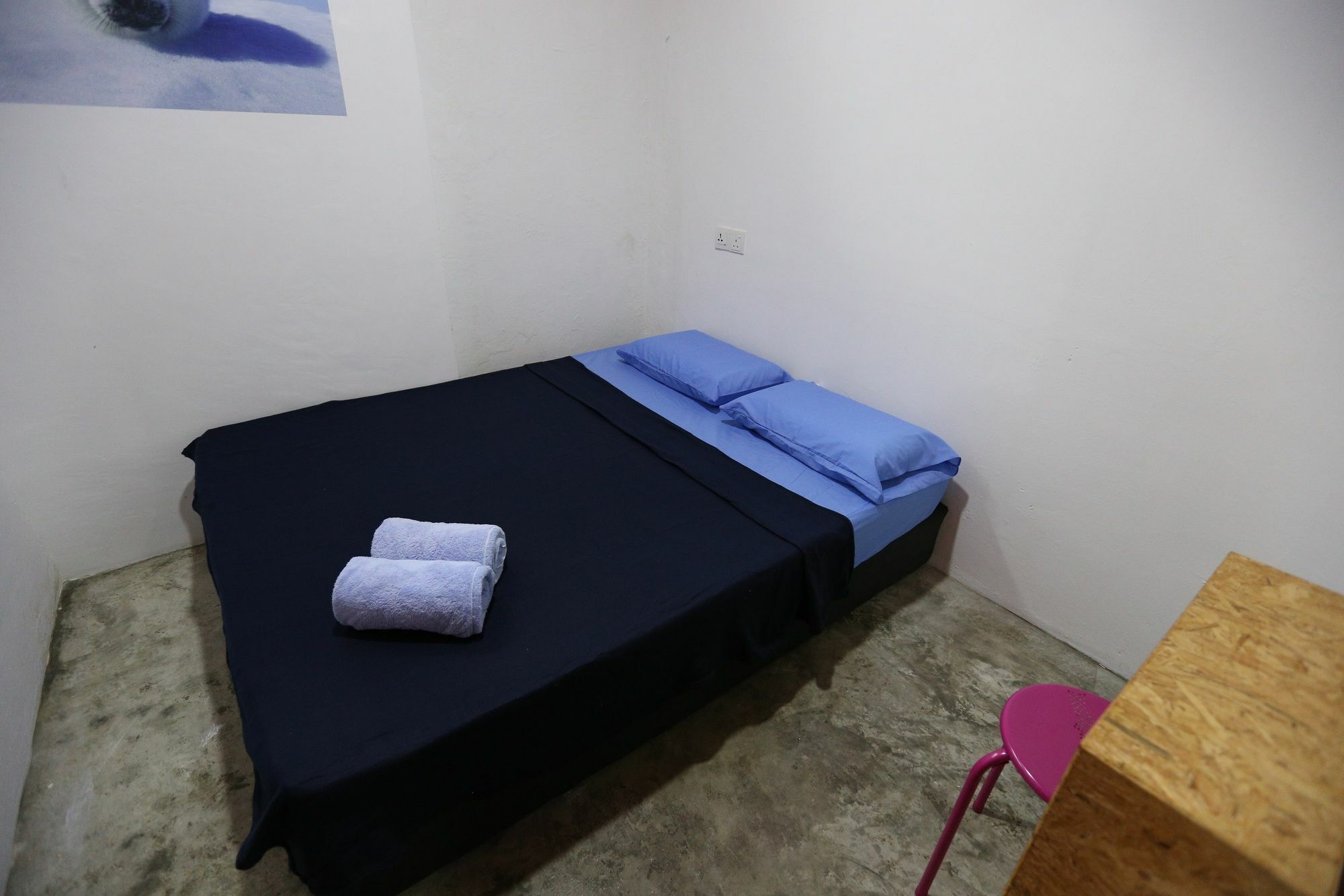 Noisy Room Kuching Bagian luar foto