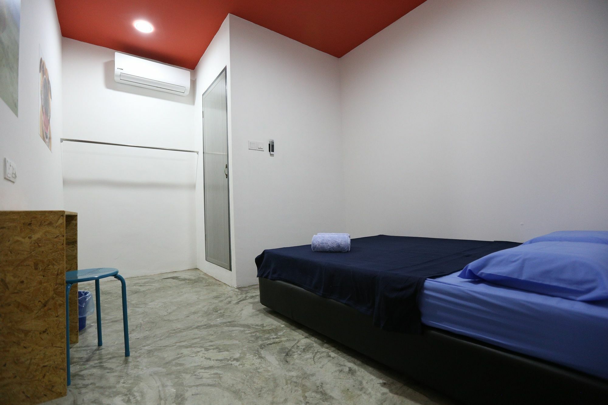 Noisy Room Kuching Bagian luar foto